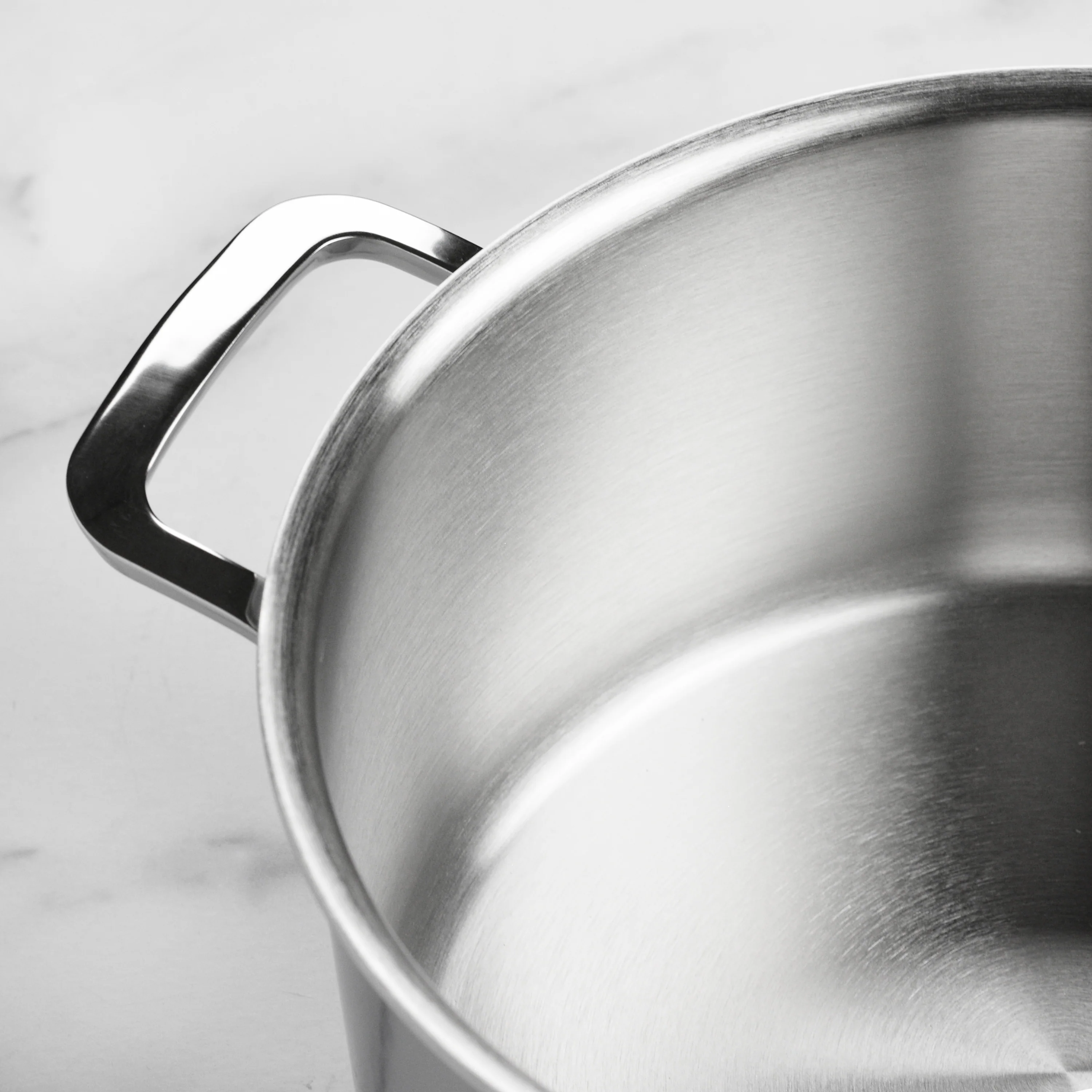 Demeyere 5-Plus 5.5-quart Stainless Steel Dutch Oven - Image 5