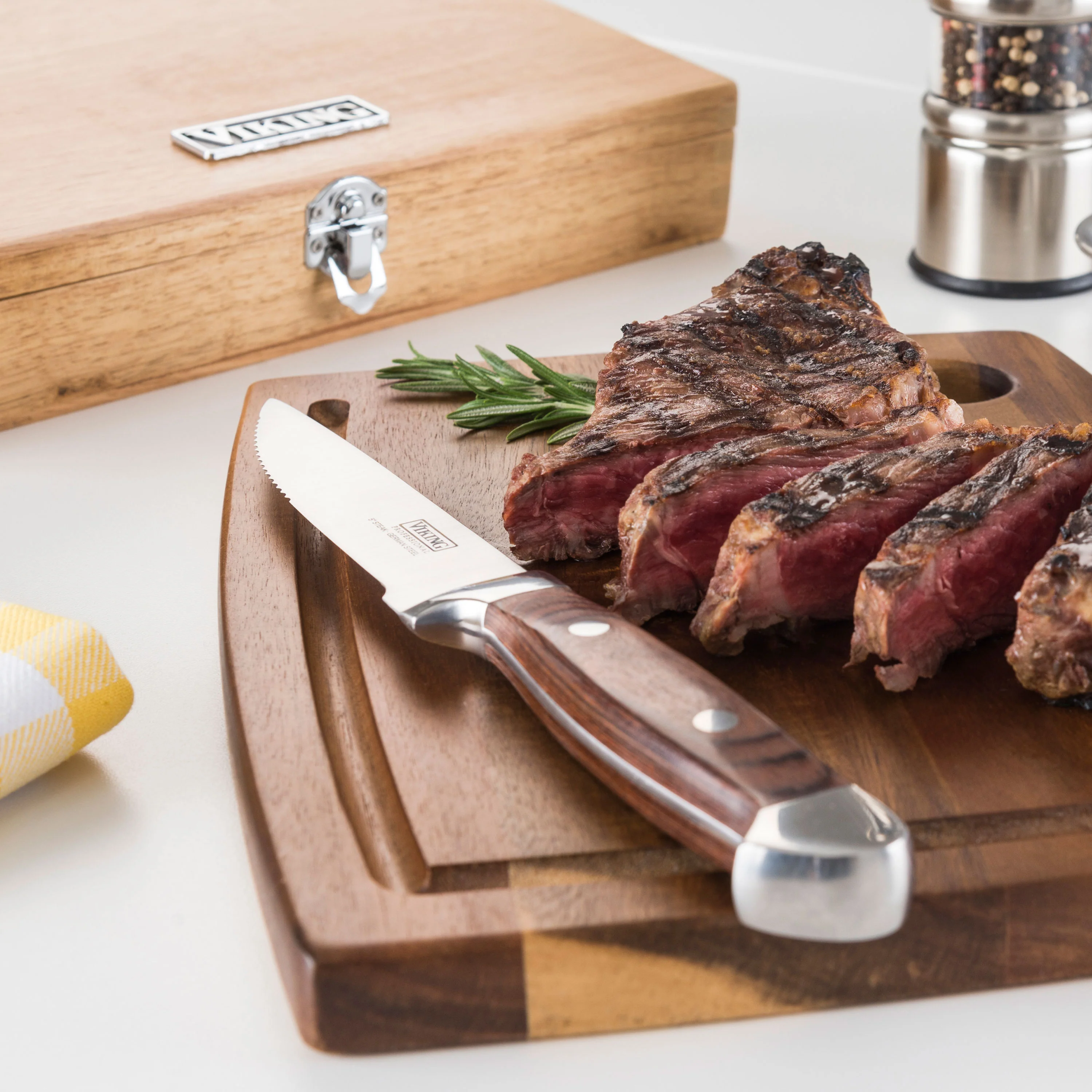 Viking 6 Piece Red Pakkawood Serrated Steak Knife Set with Presentation Case - Image 6
